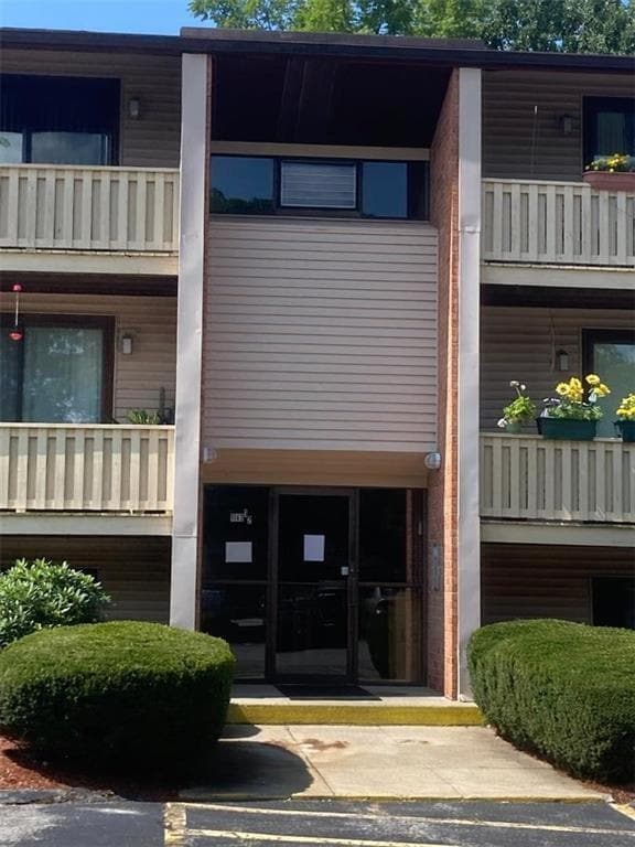 1143 Hartford Ave in Johnston, RI - Building Photo - Building Photo