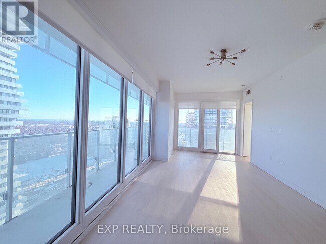 3900 Confederation Pkwy in Mississauga, ON - Building Photo - Building Photo