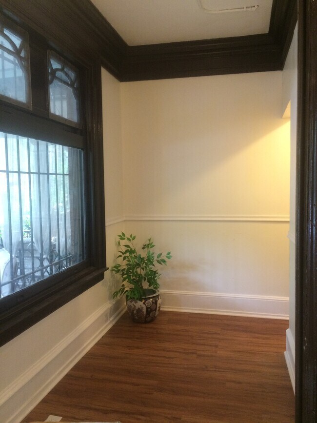 323 S 46th St, Unit 3F in Philadelphia, PA - Building Photo - Building Photo
