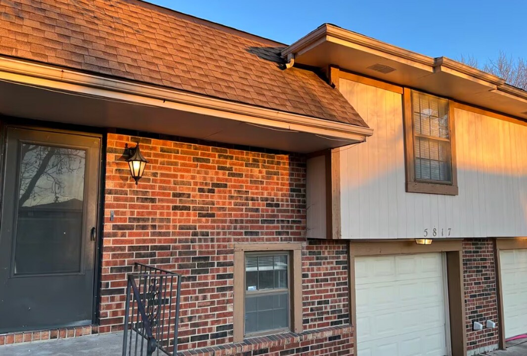 5817 Farley Ave in Raytown, MO - Building Photo