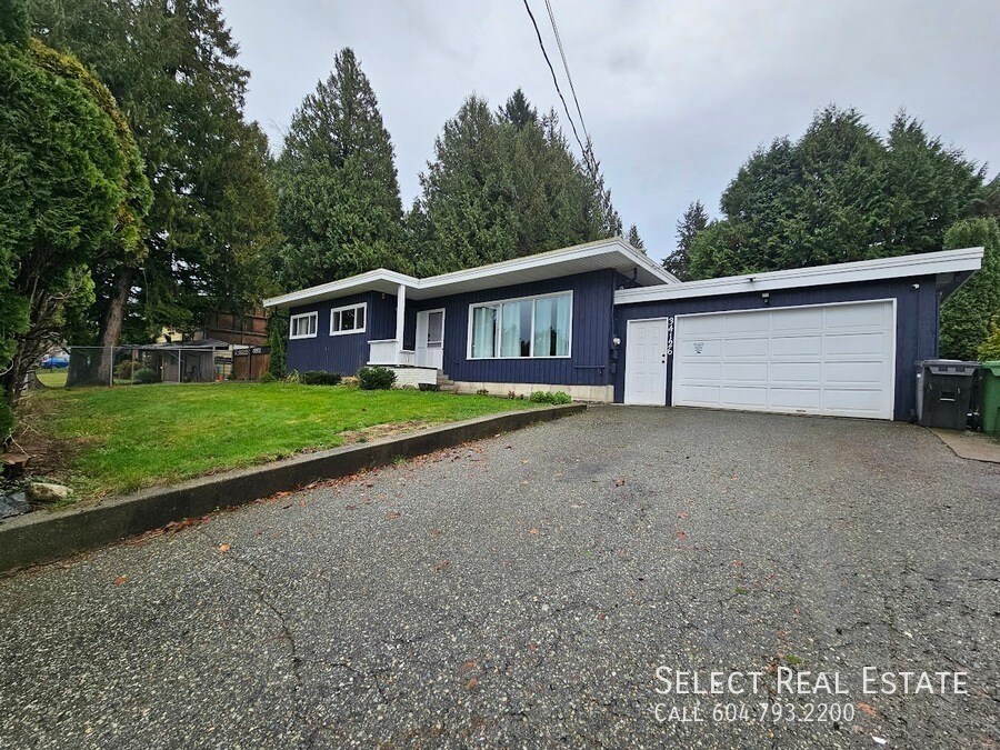 34126 George Ferguson Way in Abbotsford, BC - Building Photo