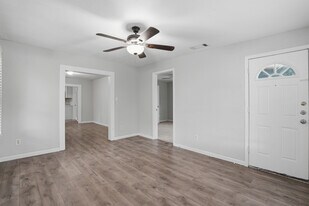505 E Heron St in Denison, TX - Building Photo