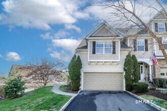 26 Woodcrest Ln in Danbury, CT - Building Photo - Building Photo