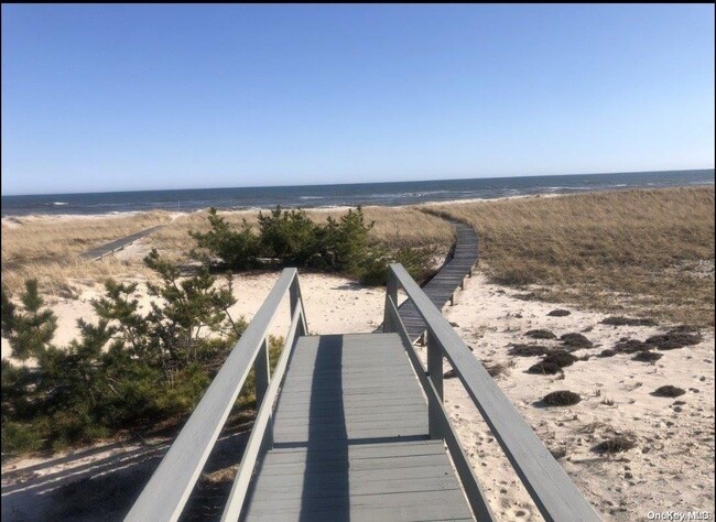 279 Dune Rd in Westhampton Beach, NY - Building Photo - Building Photo