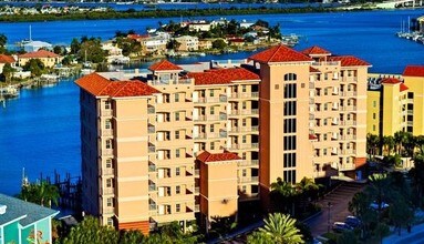 HarborView Grande in Clearwater Beach, FL - Building Photo - Building Photo