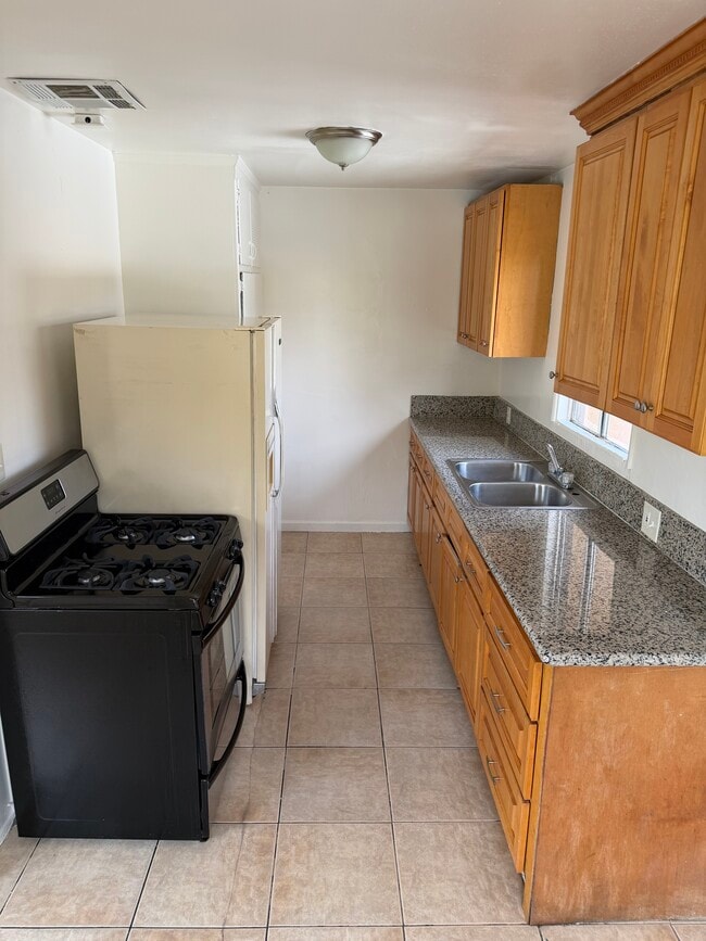 15231 Acre St, Unit D, Unit D