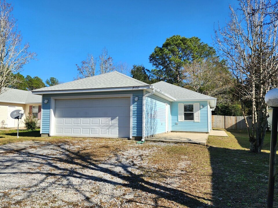 9100 Bay Pnes Rd in Elberta, AL - Building Photo