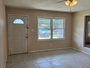 1811 E Auburn St in Lubbock, TX - Building Photo - Building Photo
