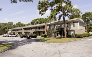 Forest Hills Apartments in Savannah, GA - Foto de edificio - Building Photo