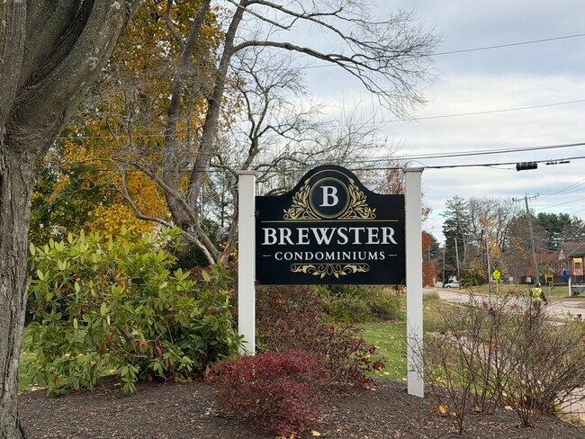 27 Brewster Rd in Glastonbury, CT - Building Photo - Building Photo