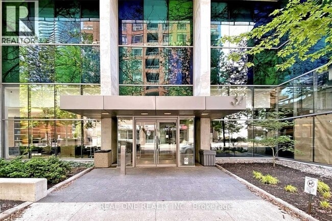 37-1237 Grosvenor St in Toronto, ON - Building Photo - Building Photo