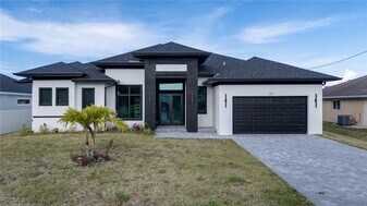 153 SE 21st St in Cape Coral, FL - Building Photo