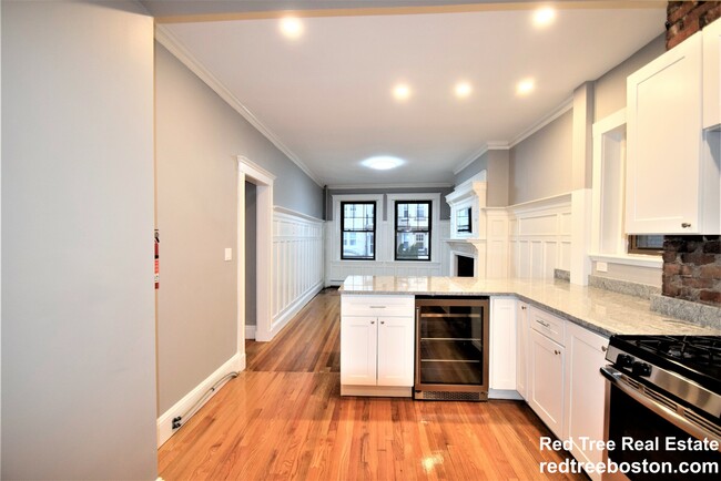 48 Englewood Ave, Unit 3 in Boston, MA - Foto de edificio - Building Photo