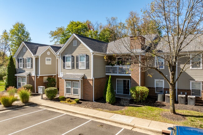 Lenox Village Condominiums in Fairlawn, OH - Building Photo - Building Photo