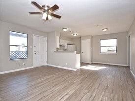 5502 Rose Hill Cir in Austin, TX - Building Photo