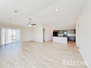 8096 Hind Wy in Jacksonville, FL - Building Photo - Building Photo