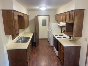 1 Mesa Ct, Unit 4 in Madison, WI - Foto de edificio - Building Photo