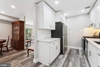 11907 Parklawn Dr in Rockville, MD - Foto de edificio - Building Photo