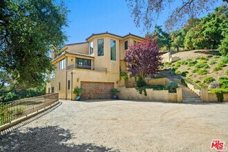 4322 Escondido Dr in Malibu, CA - Foto de edificio - Building Photo