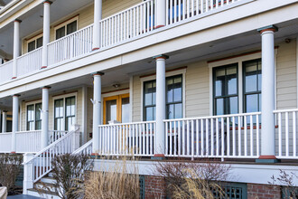 30 Ocean Pathway in Ocean Grove, NJ - Foto de edificio - Building Photo