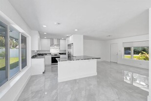918 NE 24th Ave in Pompano Beach, FL - Building Photo