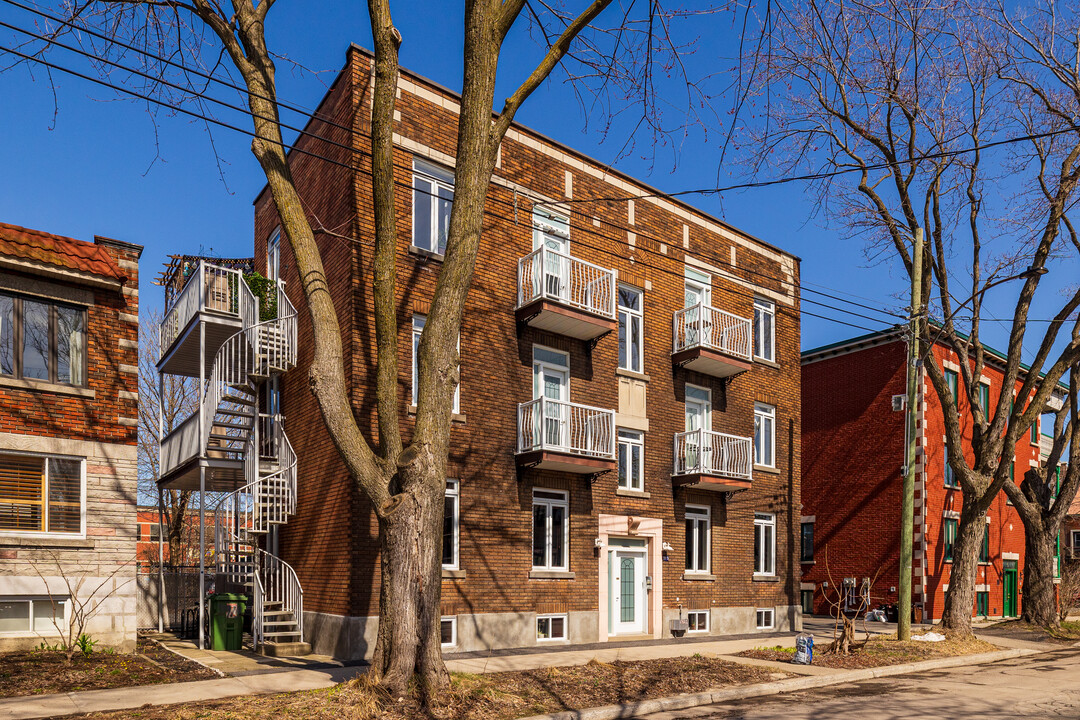 5915 Louis-Hébert Av in Montréal, QC - Building Photo