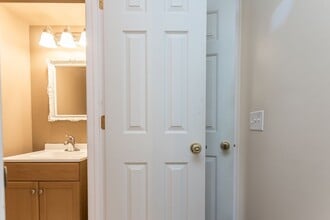 213 Emerson Ln in Harrisonburg, VA - Foto de edificio - Building Photo