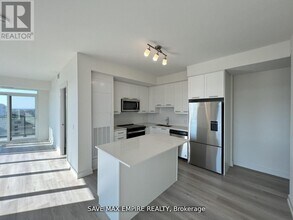 385-385 Winston Rd in Grimsby, ON - Building Photo - Building Photo