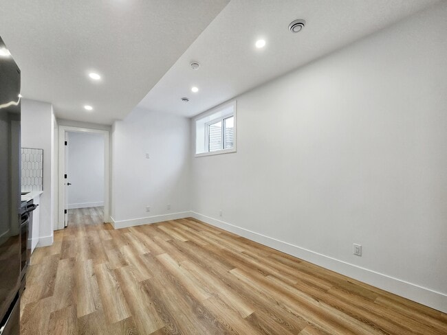 1902R Grand Oaks Dr SW in Calgary, AB - Building Photo - Building Photo