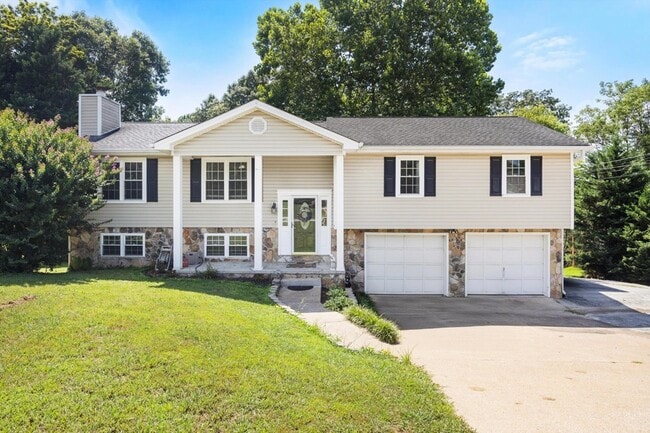 property at 8410 Smoketree Cir