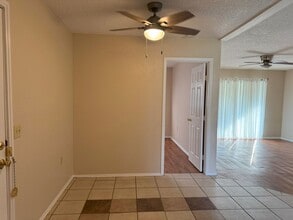 104 Meadow Hill in Converse, TX - Building Photo - Building Photo