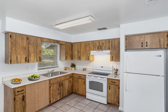 3221 Pershing St in Kissimmee, FL - Foto de edificio - Building Photo