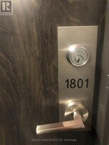 22 Wellesley St E in Toronto, ON - Building Photo