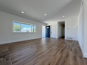 16262 Hawaii Ln in Huntington Beach, CA - Building Photo - Building Photo