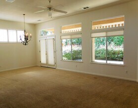 5215 Vía Amore in Fresno, CA - Building Photo - Building Photo