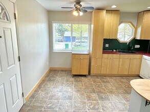 2424 NE 108th Ave in Portland, OR - Building Photo - Building Photo