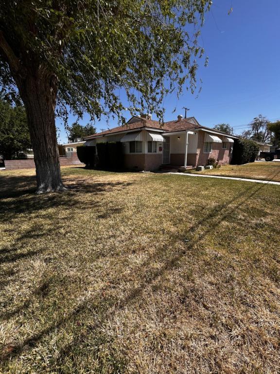 property at 1149 W Ave H-11