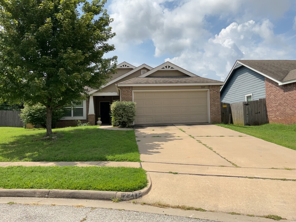2217 E Concord St N in Broken Arrow, OK - Building Photo