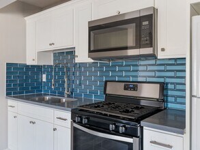 150 W Hillcrest Blvd, Unit 150 #4 in Inglewood, CA - Foto de edificio - Building Photo