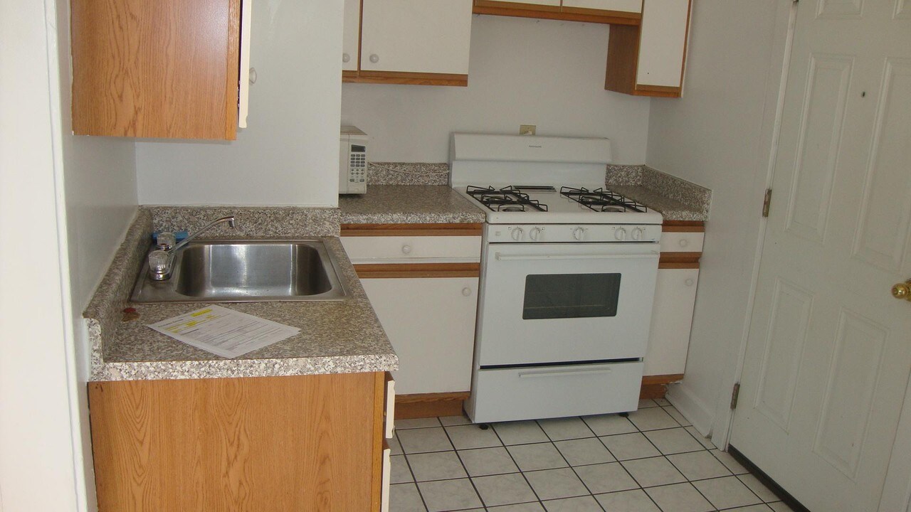 2465 W Gunnison St in Chicago, IL - Building Photo