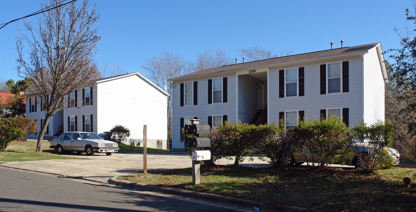 Lyon Park Apartments in Durham, NC - Building Photo