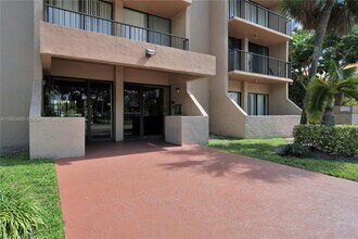 16751 NE 9th Ave, Unit 512 in North Miami Beach, FL - Building Photo - Building Photo