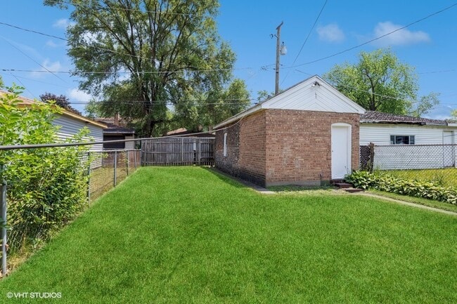 14115 S Dearborn St in Riverdale, IL - Foto de edificio - Building Photo