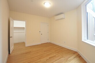 877 Beacon St, Unit 1 in Boston, MA - Building Photo - Building Photo