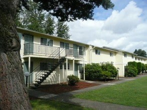 Willow Springs Apartments in Oregon City, OR - Building Photo - Building Photo