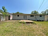 836 Holiday Ave photo'