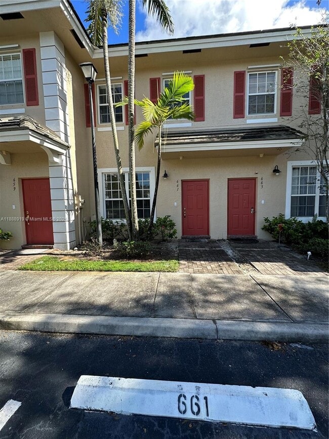 661 NW 42nd Ave in Plantation, FL - Building Photo - Building Photo