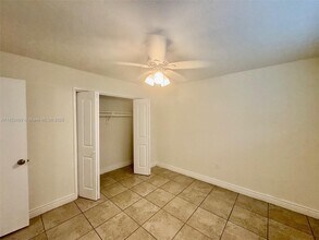 2633 NW 9th Ave in Wilton Manors, FL - Building Photo - Building Photo