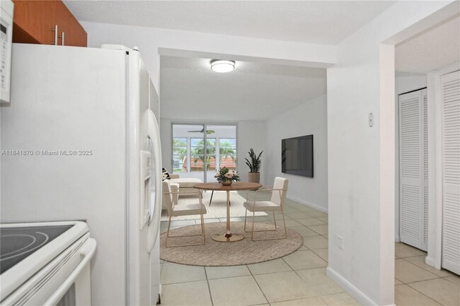 6650 Royal Palm Blvd in Margate, FL - Building Photo - Building Photo