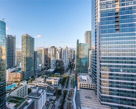 1451 Brickell Ave, Unit 2505 in Miami, FL - Foto de edificio - Building Photo